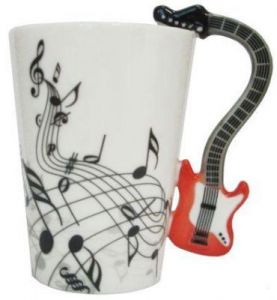 Elegancki Kubek Z Instrumentem Muzycznym - Gitara Czerwona